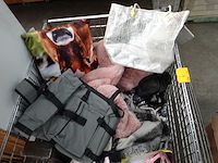Metalen mand + inhoud - afbeelding 4 van  5