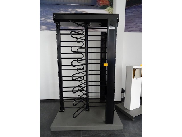 Metalen manshoge draaitrommel - afbeelding 1 van  5