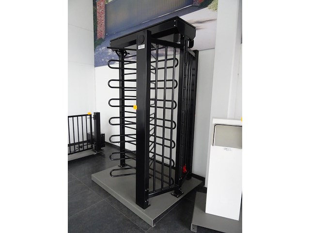 Metalen manshoge draaitrommel - afbeelding 2 van  5