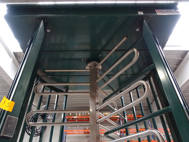 Metalen manshoge draaitrommel - afbeelding 3 van  5