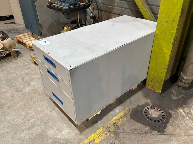 Metalen materiaalkast - afbeelding 1 van  2