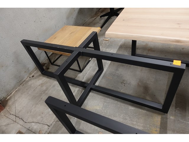 Metalen onderstel - afbeelding 1 van  2