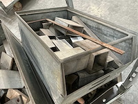 Metalen opbergbak met inhoud (4x) - afbeelding 5 van  6