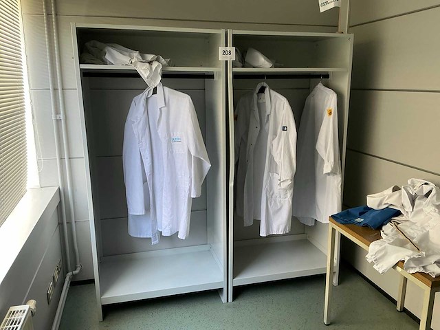 Metalen opbergkast (2x) - afbeelding 1 van  4