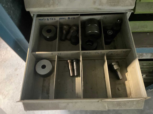 Metalen opbergkast - afbeelding 12 van  13