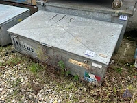 Metalen opbergkist boscaro pa-17.08ezn, bouwjaar 2014. eigen gewicht 90 kg, maximaal laadvermogen 400 kg.