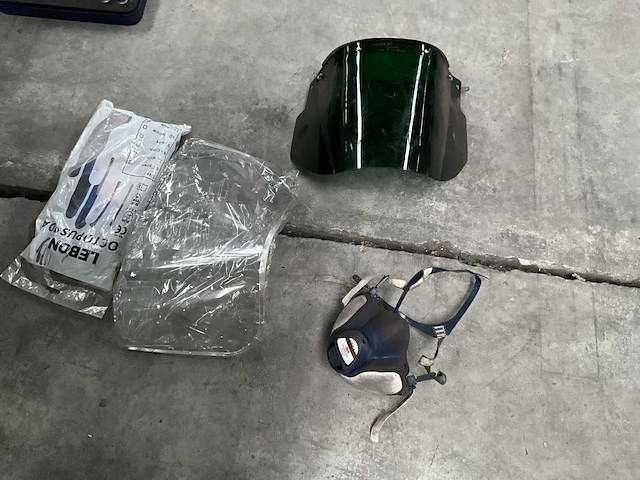 Metalen opbergkoffer met inhoud divers gereedschap - afbeelding 2 van  12