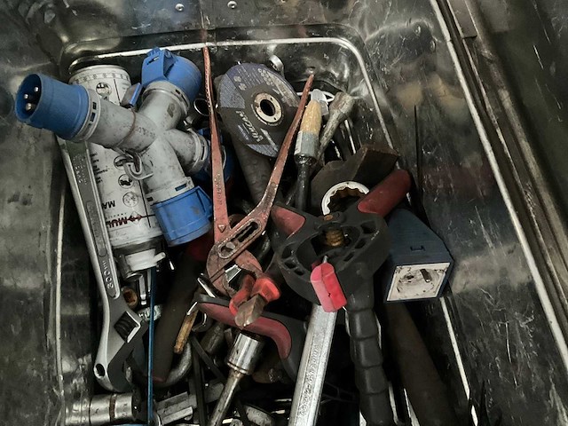 Metalen opbergkoffer met inhoud divers gereedschap - afbeelding 7 van  12