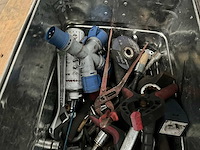 Metalen opbergkoffer met inhoud divers gereedschap - afbeelding 8 van  12