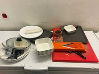 Metalen opbergrek met inhoud (4x) - afbeelding 2 van  24