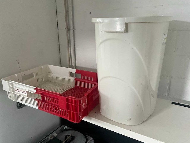 Metalen opbergrek met inhoud (4x) - afbeelding 17 van  24