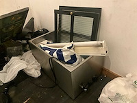 Metalen opbergrek met inhoud (4x) - afbeelding 18 van  24