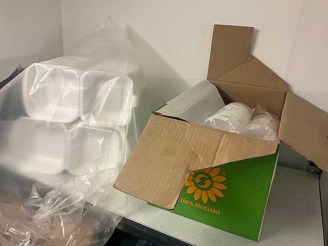 Metalen opbergrek met inhoud (4x) - afbeelding 20 van  24