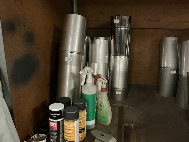 Metalen opbergrek met inhoud - afbeelding 5 van  8