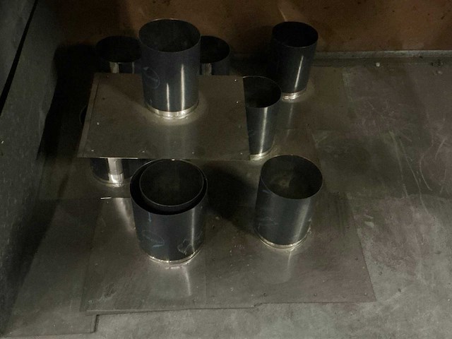 Metalen opbergrek met inhoud - afbeelding 6 van  8