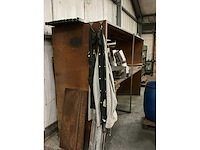 Metalen opbergrek met inhoud - afbeelding 7 van  8