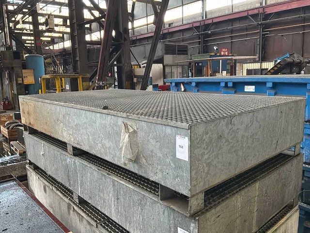 Metalen opvangbak met looprooster - afbeelding 1 van  9