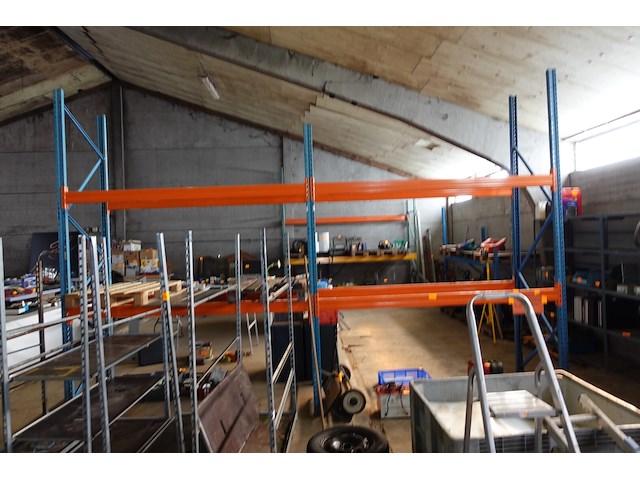 Metalen palletrek (3 staanders van 3,00m, 8 liggers van 2,5m) - afbeelding 1 van  2