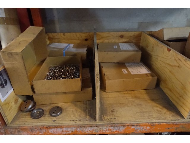 Metalen palletstelling + inhoud - afbeelding 6 van  8