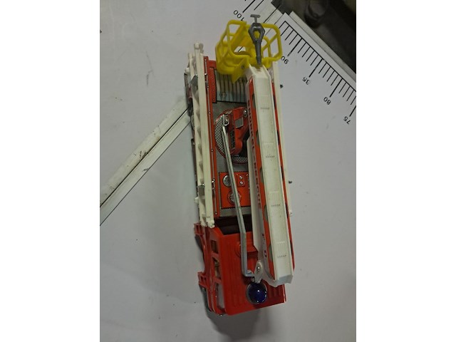 Metalen pompierwagen in slechte staat l 320 mm b 110 mm h150 mm - afbeelding 3 van  8