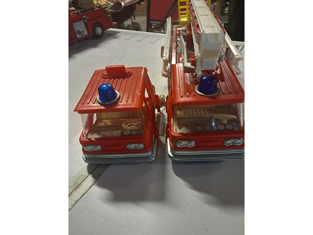 Metalen pompierwagen in slechte staat l 320 mm b 110 mm h150 mm - afbeelding 7 van  8