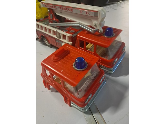 Metalen pompierwagen in slechte staat l 320 mm b 110 mm h150 mm - afbeelding 8 van  8