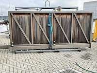 Metalen poort met hout - afbeelding 2 van  3
