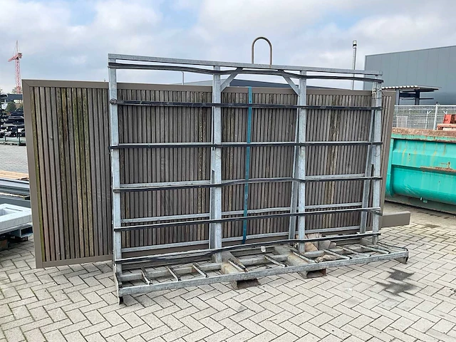 Metalen poort met hout - afbeelding 2 van  3