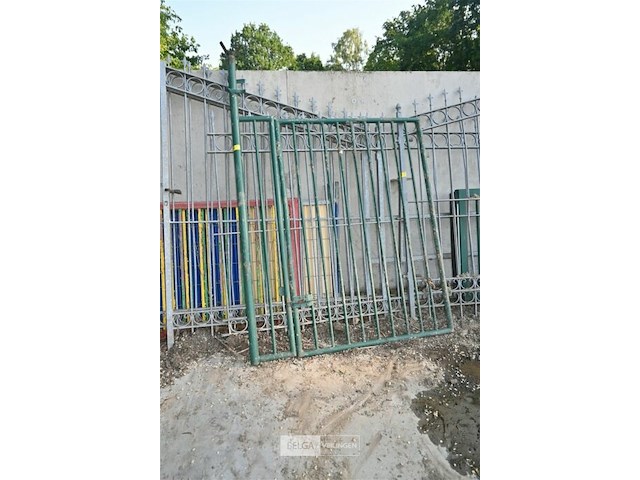 Metalen poort - afbeelding 1 van  5