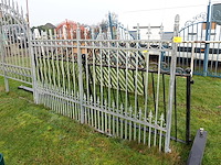 Metalen poort - afbeelding 1 van  5