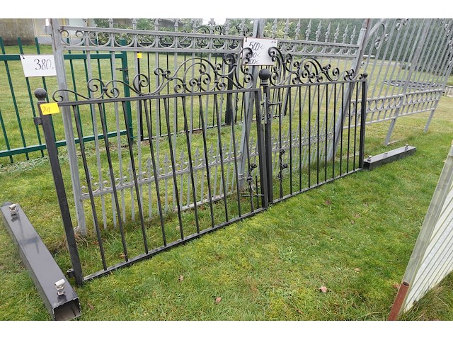 Metalen poort - afbeelding 1 van  4