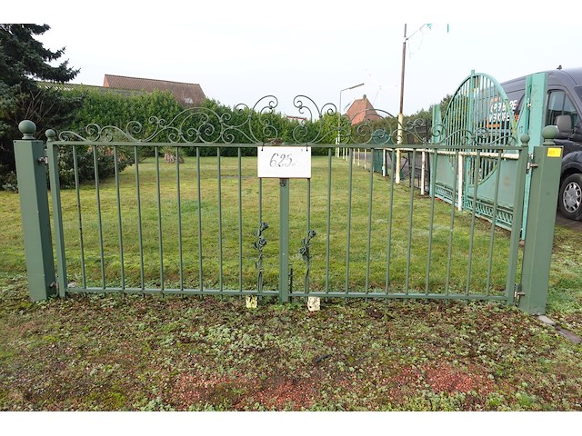 Metalen poort - afbeelding 1 van  3