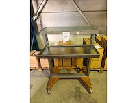 Metalen presentatierek / displaytafel op wielen - winkel meubilair - afbeelding 1 van  1