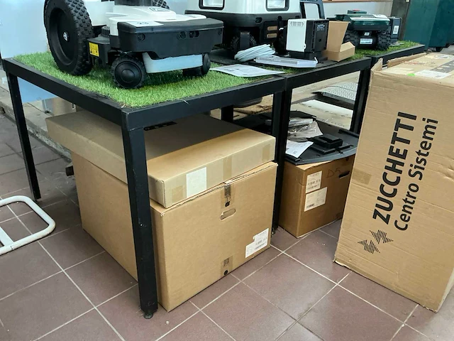 Metalen presentatietafel (12x) - afbeelding 6 van  6