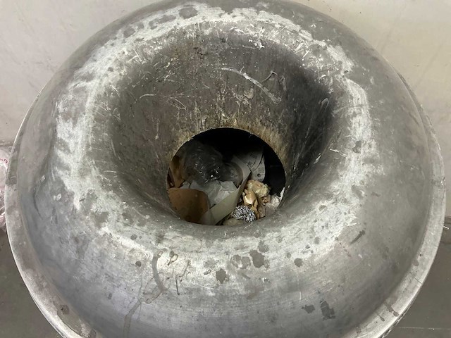 Metalen prullenbak 100l - afbeelding 3 van  3