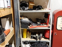 Metalen rek + inhoud - afbeelding 1 van  6