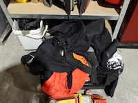 Metalen rek + inhoud - afbeelding 6 van  6