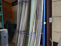 Metalen rek + inhoud - afbeelding 3 van  4