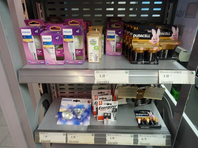 Metalen rek + inhoud - afbeelding 2 van  2