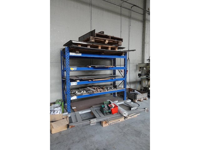 Metalen rek + inhoud - afbeelding 1 van  7