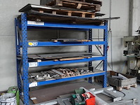 Metalen rek + inhoud - afbeelding 1 van  7