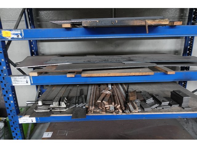 Metalen rek + inhoud - afbeelding 3 van  7
