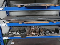 Metalen rek + inhoud - afbeelding 3 van  7