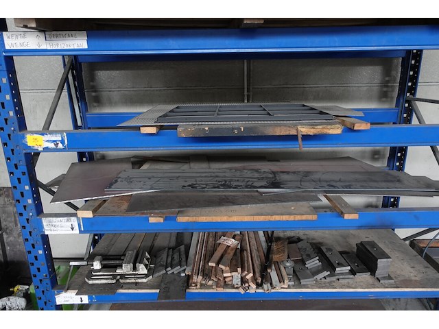 Metalen rek + inhoud - afbeelding 6 van  7