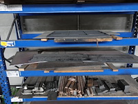 Metalen rek + inhoud - afbeelding 6 van  7