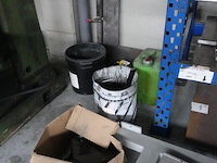 Metalen rek + inhoud - afbeelding 7 van  7