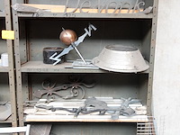Metalen rek + inhoud - afbeelding 5 van  7