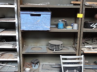 Metalen rek + inhoud - afbeelding 6 van  7