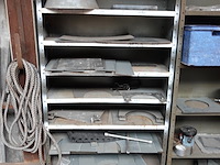 Metalen rek + inhoud - afbeelding 7 van  7