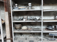Metalen rek + inhoud - afbeelding 5 van  5